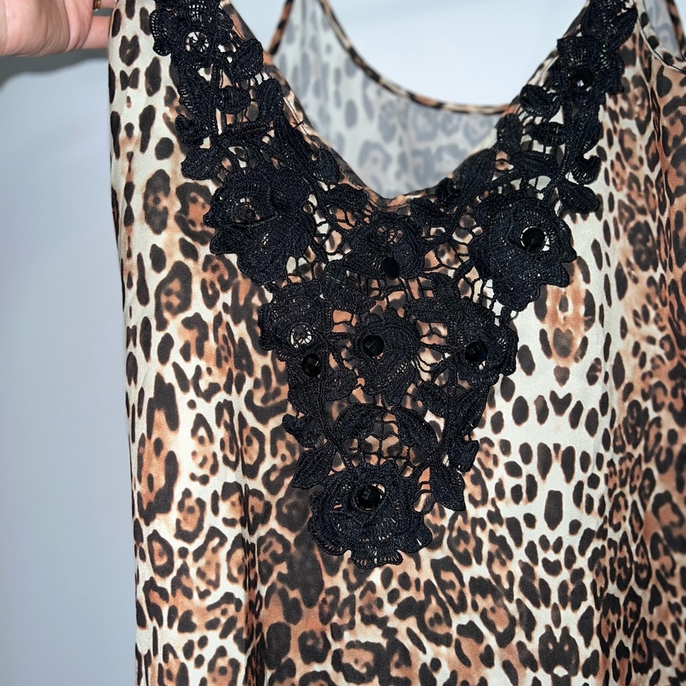 Satin shirt, animal print with details on the back
